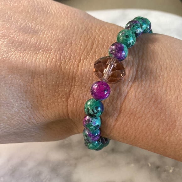 Ruby zoisite gemstone with Swarovski crystal bracelet - Picture 4 of 6